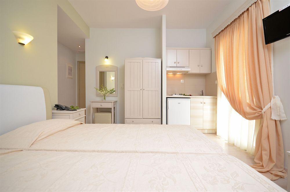 Blue Sky Aparthotel Naxos City Bagian luar foto